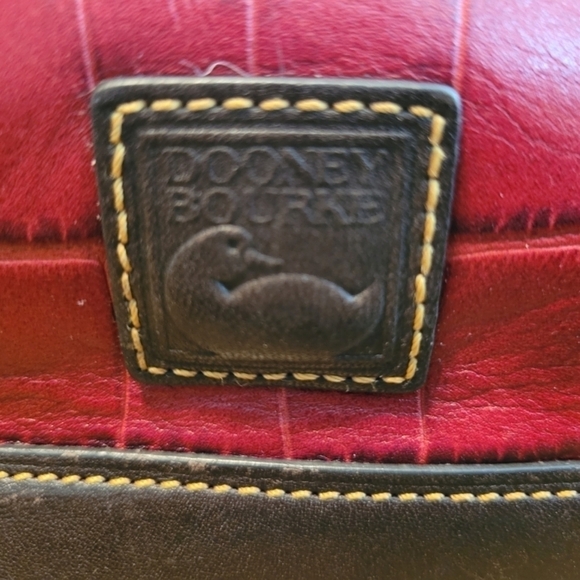 Dooney &Bourke red croc embossed leather pouchette - Picture 6 of 6